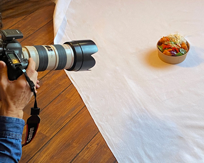 Fotografen instrueres for at sikre den rette visuelle stil